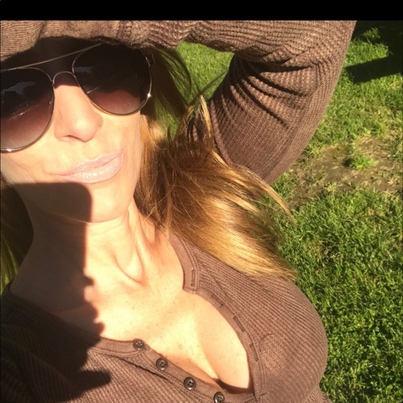 Meet your Posher, Janet - Picture 2 of 4